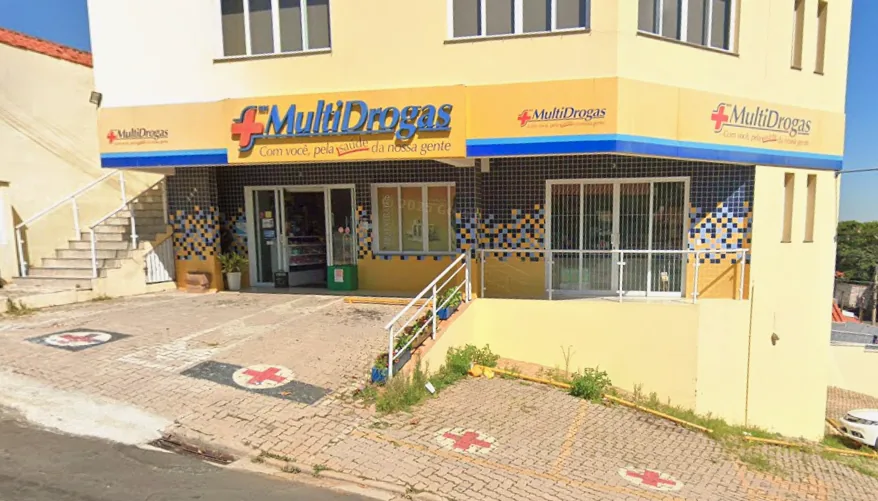 Fachada da farmácia MultiDrogas Louveira, na Rua Evaristo Cavalli